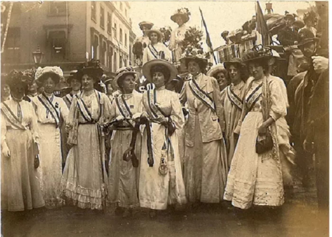 suffragetes fashion