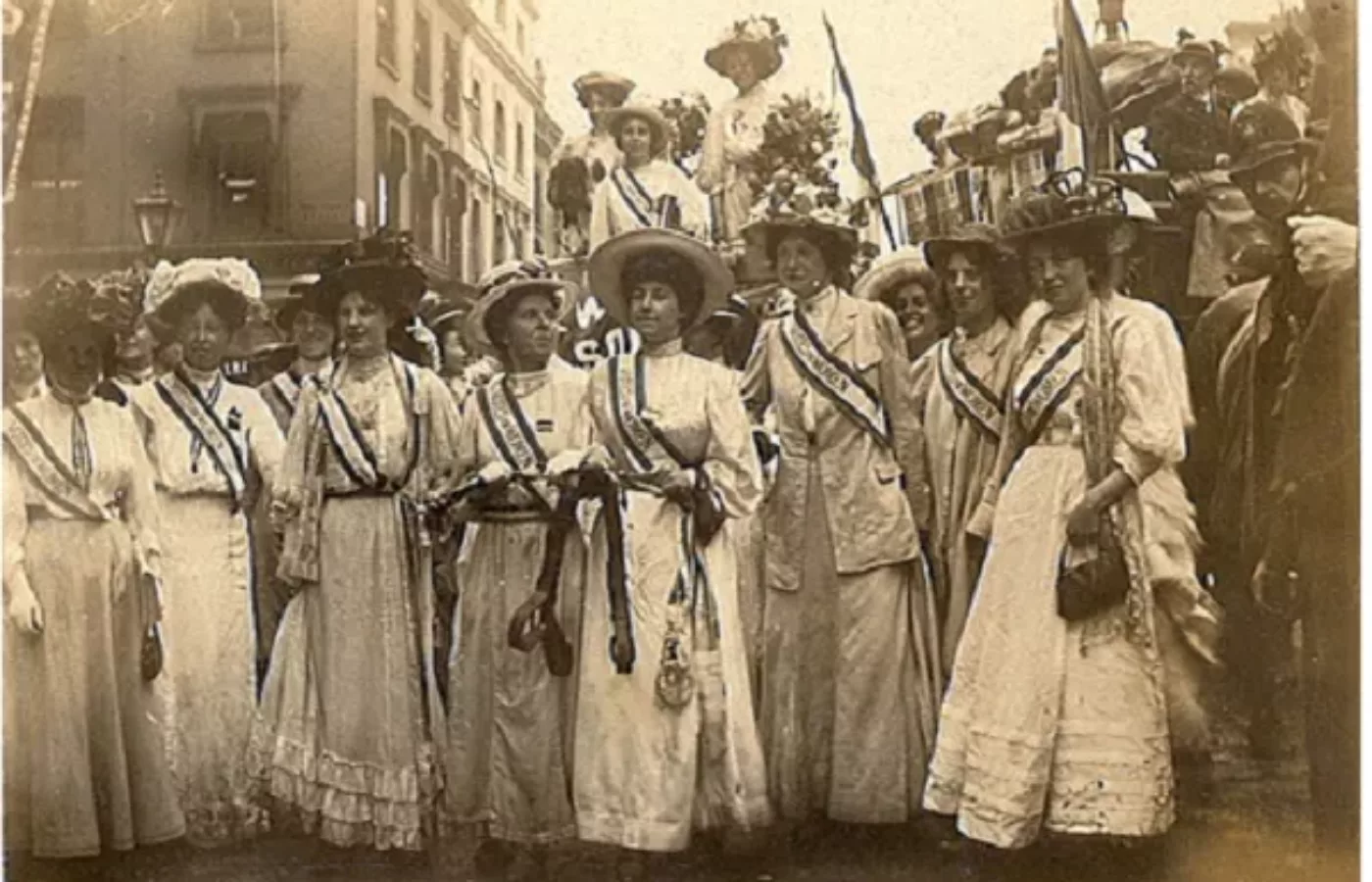 suffragetes fashion